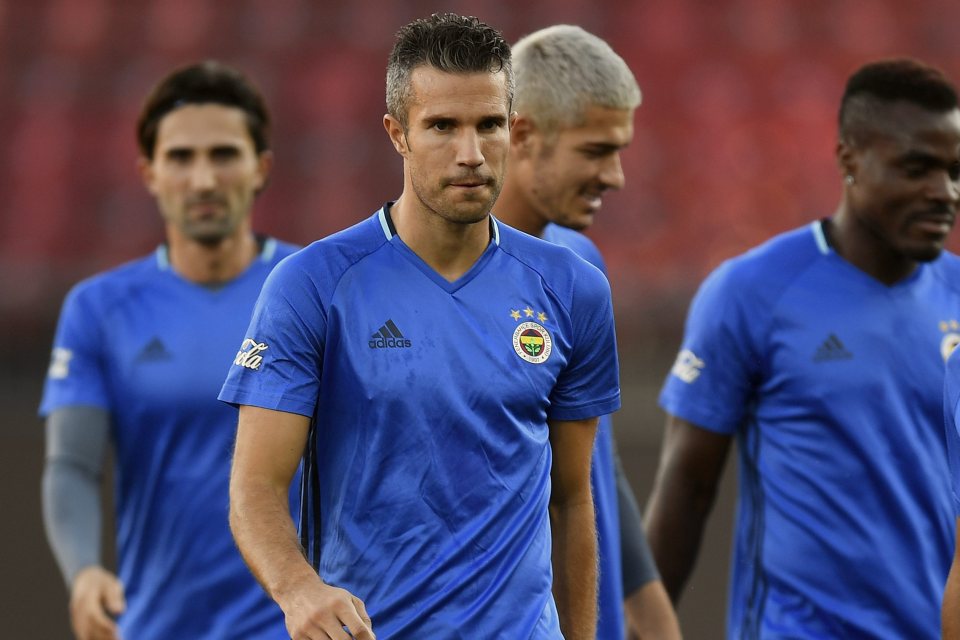  Robin van Persie will return to Old Trafford with Fenerbahce