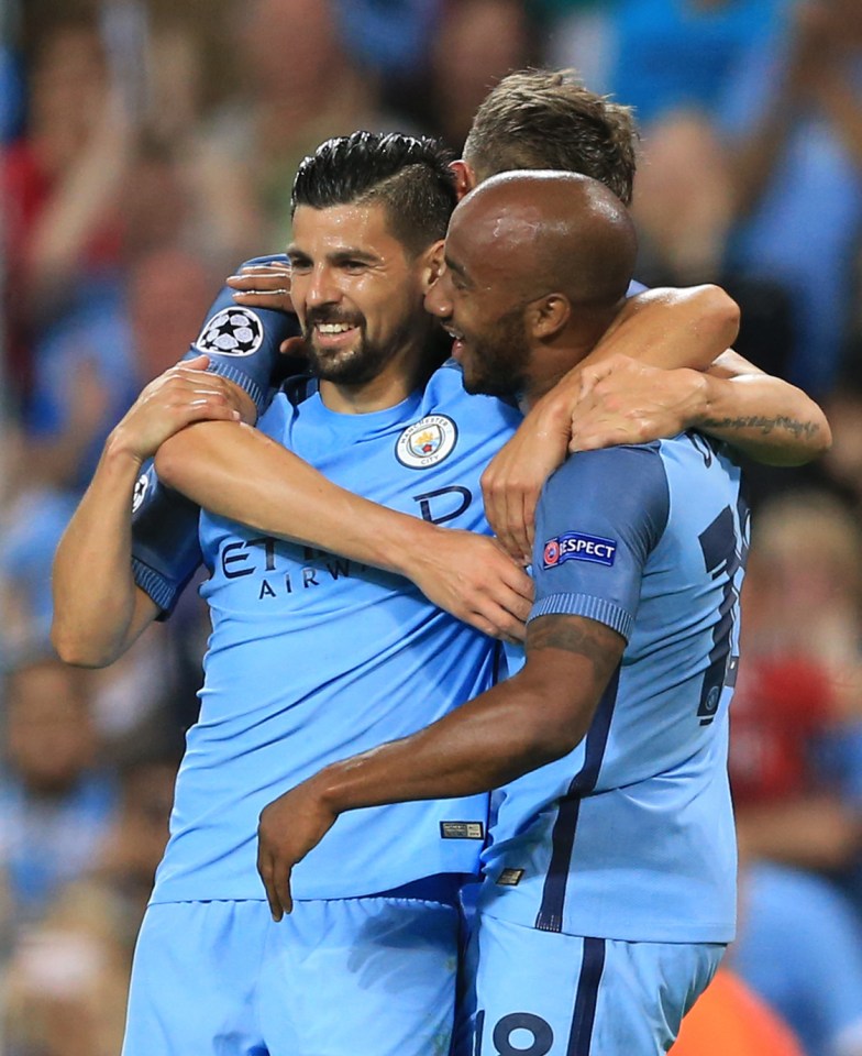  Fabian Delph celebrates his goal with his teammates