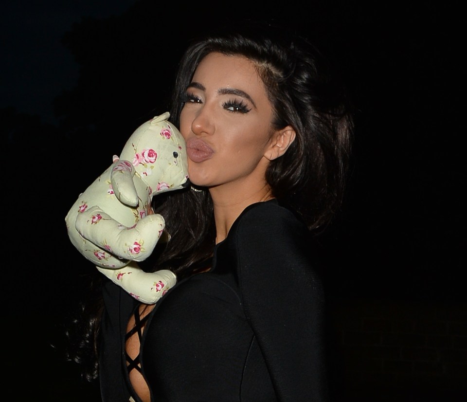  Chloe Khan puckered up to a cuddly soft toy