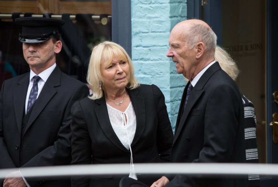  Les and wife Pam worry how they will get through the day