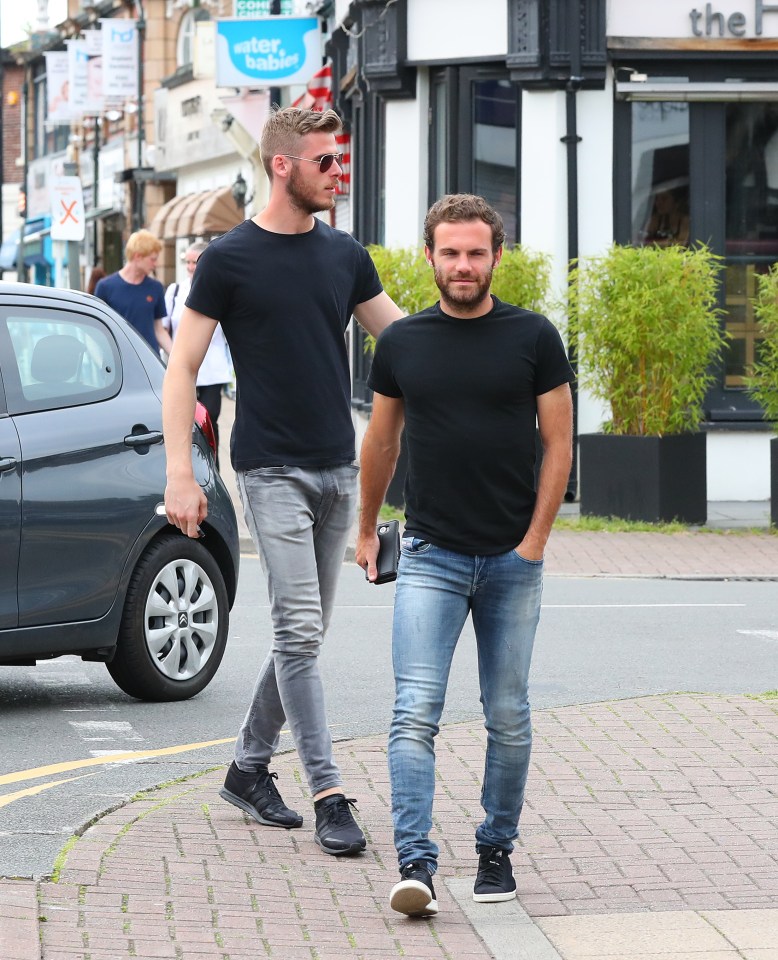  David de Gea and Juan Mata appeared as though they'd decided to correlate their attire today