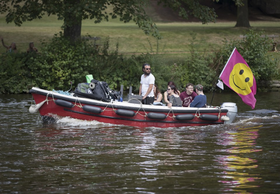  Although the weather will still be slightly mixed at Reading, it will be a lot brighter than Leeds