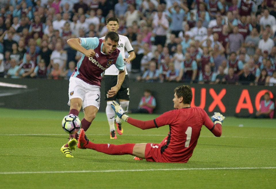  Jonathan Calleri missed a host of chances before being hauled off and replaced by Ashley Fletcher