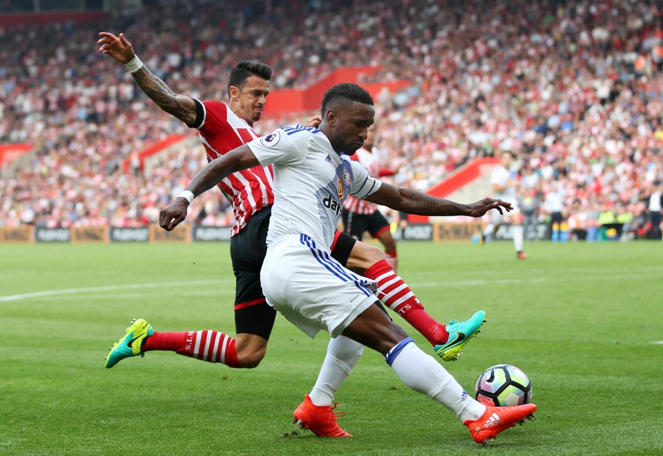 Jose Fonte fouls Jermain Defoe to give away the penalty 