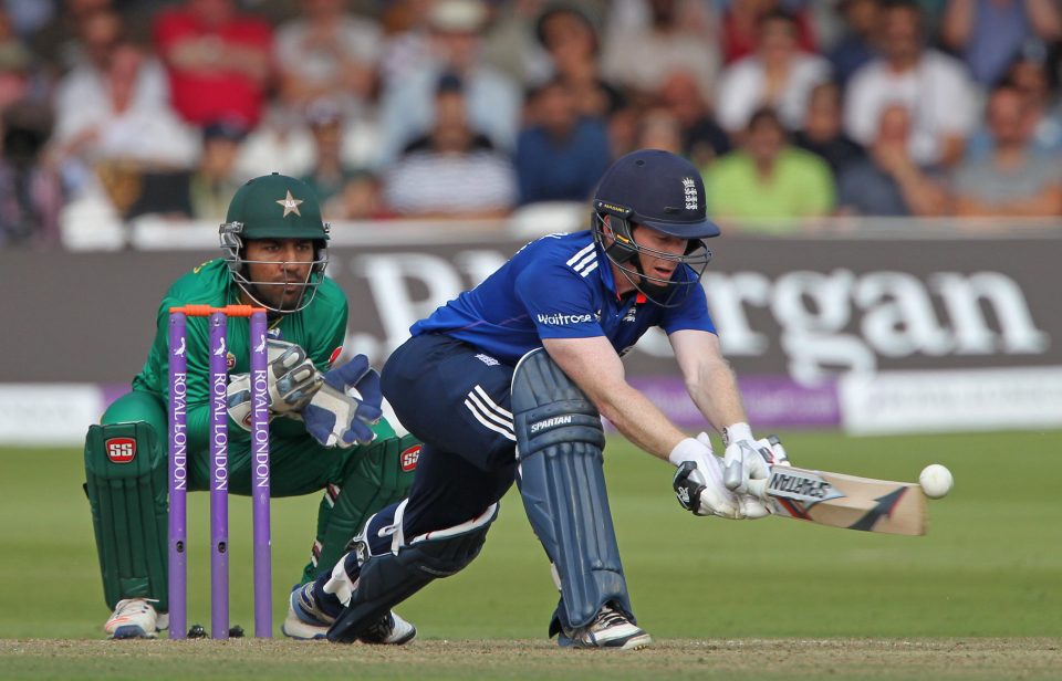  Captain Eoin Morgan hit 68 from 80 balls in match-winning partnership with Root