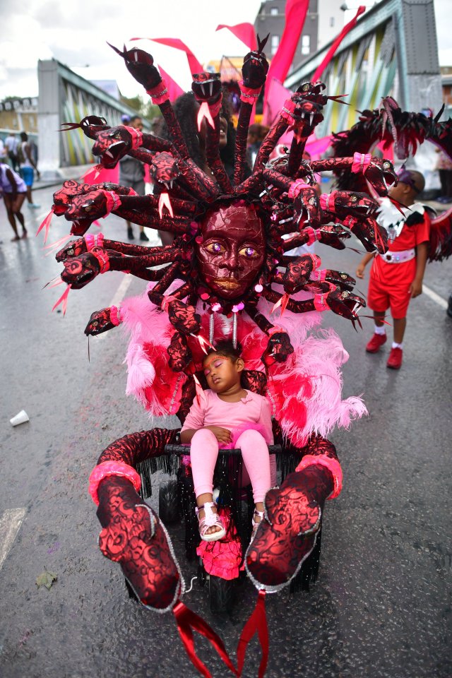  This Medusa-inspired outfit is slightly terrifying