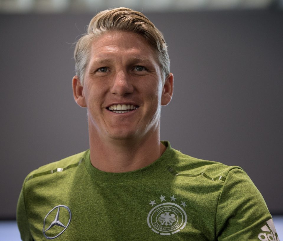  Bastian Schweinsteiger says he "dreams" of playing for Manchester United again