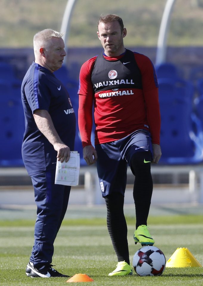  Man Utd star Rooney comes under the eye of assistant England boss Sammy Lee