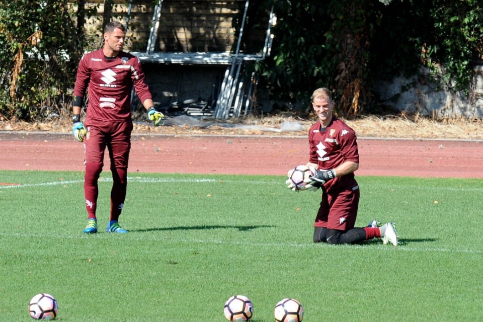  Joe Hart meets new Torino team-mates after making move on loan from Man City