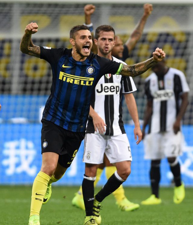 MILAN, ITALY - SEPTEMBER 18: Mauro Icardi of FC Internazionale celebrates the victory at the end of the Serie A match between FC Internazionale and Juventus FC at Stadio Giuseppe Meazza on September 18, 2016 in Milan, Italy. (Photo by Pier Marco Tacca - Inter/Inter via Getty Images)