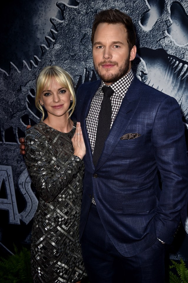  Actors Chris Pratt and Anna Faris got married while they were suffering with food poisoning