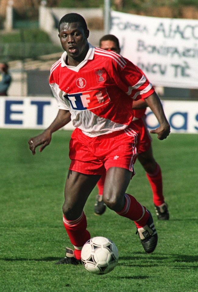 AJACCIO, FRANCE - APRIL 22: Monaco's Liberian forward George Weah runs with the ball during the French Cup quarterfinal soccer match between Ajaccio and Monaco 22 April 1992 in Ajaccio. Monaco won 3-0 to advance to the semifinals. AFP PHOTO (Photo credit should read STAFF/AFP/Getty Images)