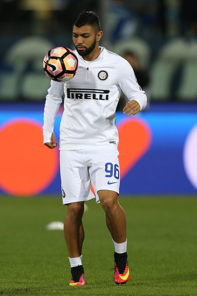 EMPOLI, ITALY - SEPTEMBER 21: Gabriel Barbosa Almeida of FC Internazionale in action during the Serie A match between Empoli FC and FC Internazionale at Stadio Carlo Castellani on September 21, 2016 in Empoli, Italy. (Photo by Gabriele Maltinti/Getty Images)