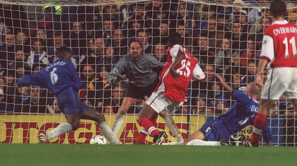  Kanu scores his first goal against Chelsea in one of their most famous fixtures