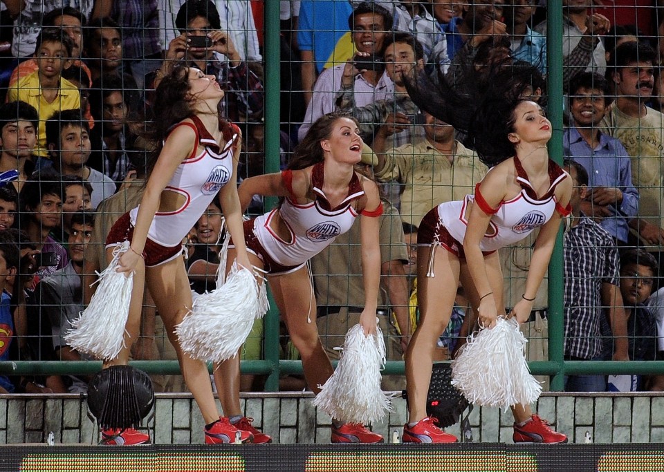  Indian Premier League draws huge crowds