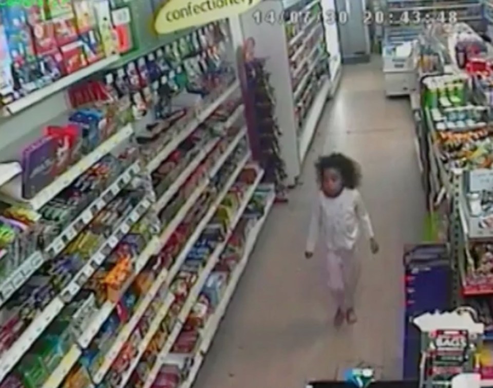  Tragic Shanay Walker seen running barefoot into a shop asking for a drink the day before she died