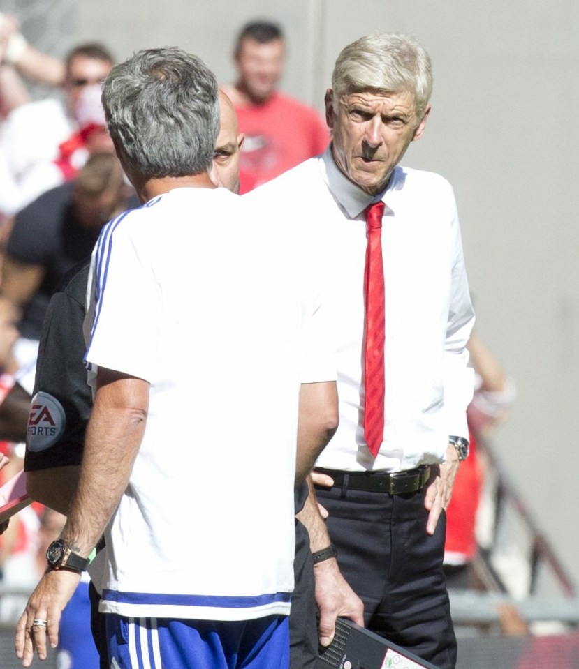  Arsene Wenger shoots the then Chelsea boss an icy stare