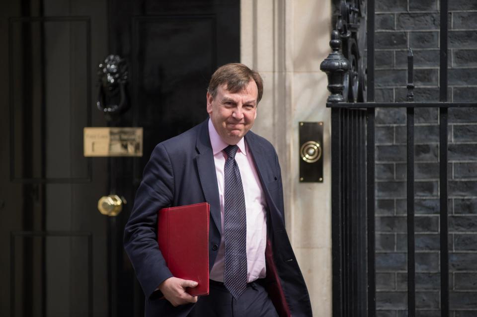 10 Downing Street, London, UK. 19th April, 2016. Secretary of State for Culture, Media and Sport John Whittingdale MP leaves Downing Street after weekly Cabinet Meeting. © Malcolm Park editorial/Alamy Live News