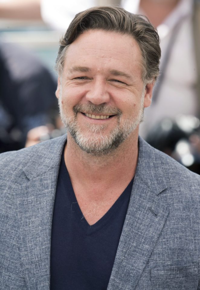  Russell Crowe responded to reports he had fallen off a mountain