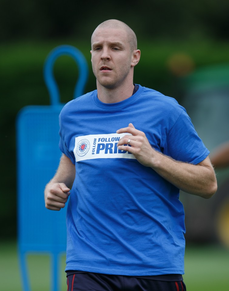  Philippe Senderos has penned a one-year deal with Rangers and has targeted selection for the Old Firm clash