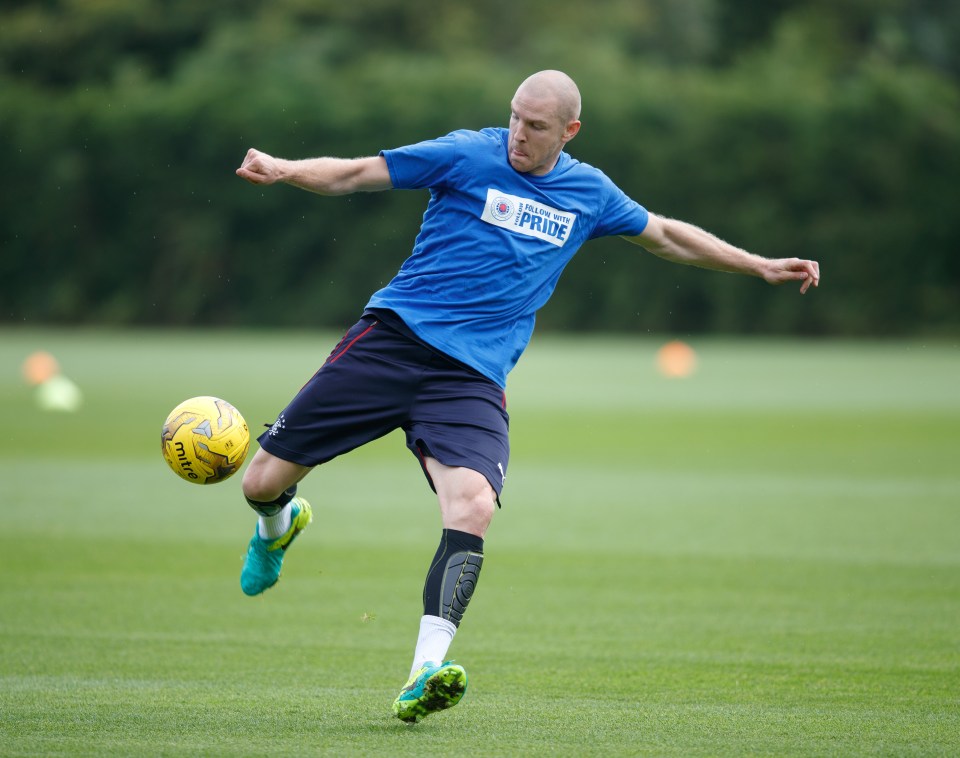  Senderos has already joined up with Rangers for some training after signing the deal