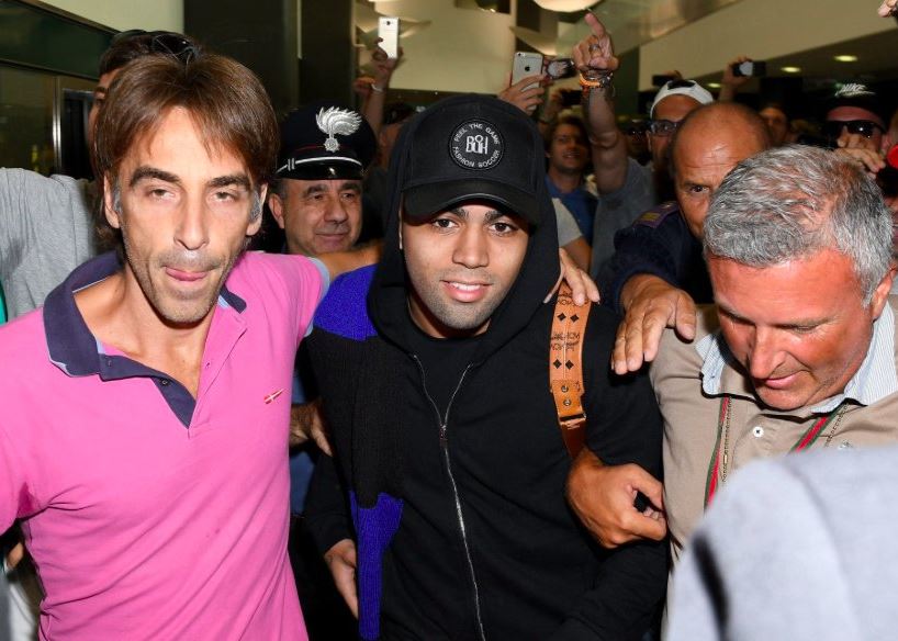  Gabriel Barbosa is mobbed as he arrives at Milan's Malpensa aiport ahead of move