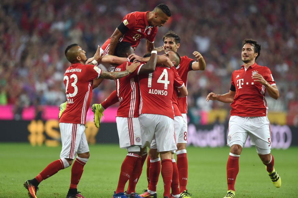  Vidal celebrates during Bayern Munich's 6-0 win over Werder Bremen