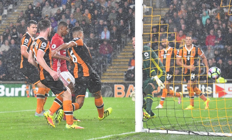  Marcus Rashford nets dramatic late winner against Hull for Manchester United