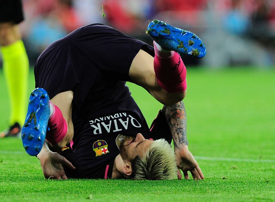  Barcelona fear Messi could miss up to four months with groin problem