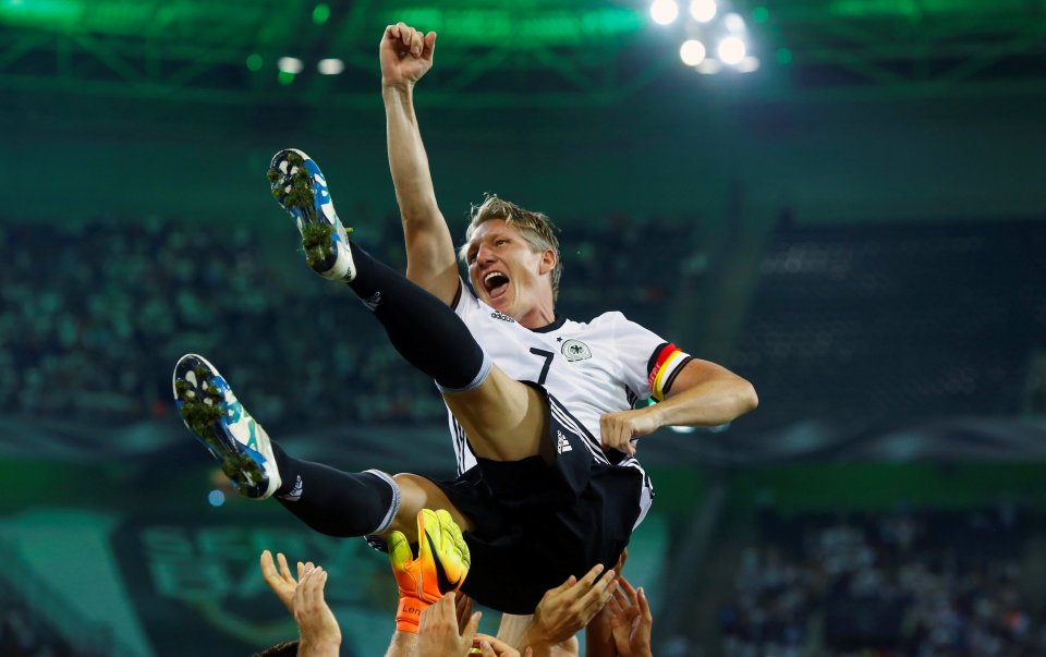  Sami Khedira reckons Bastian Schweinsteiger does not deserve to be frozen out