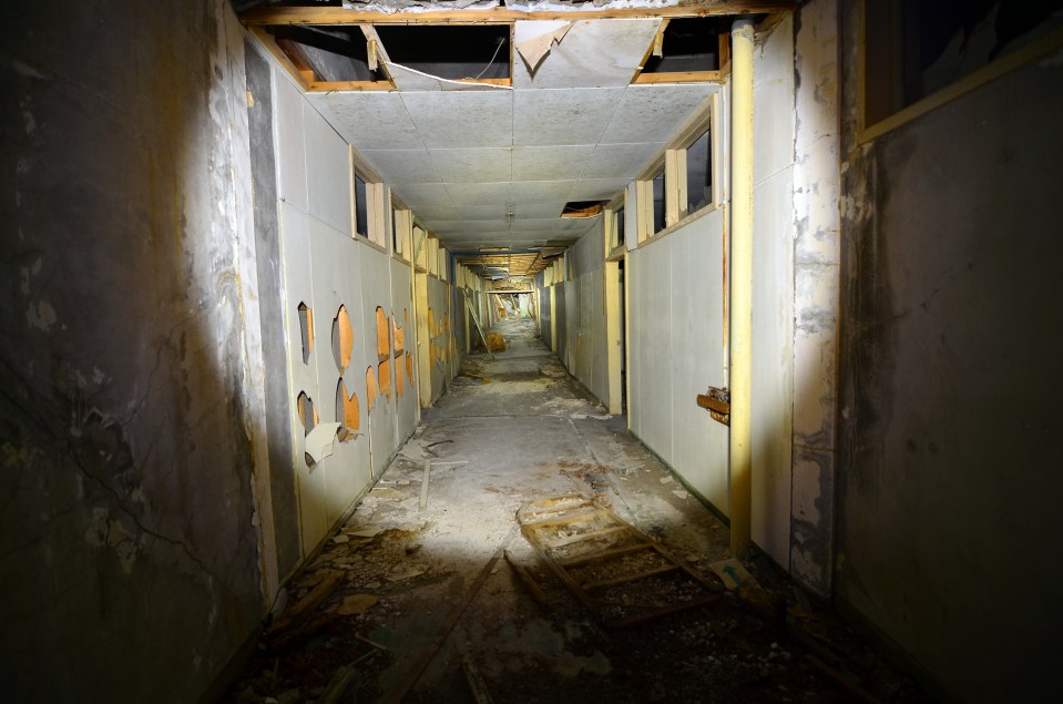  Errie photo of a hallway at Sankei Hospital in Hokkaido, which collapsed due to underground cracks caused by volcanic activity