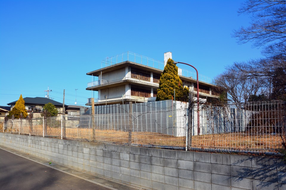  An abandoned mental hospital in Saitama, protected by a barbed wire fence