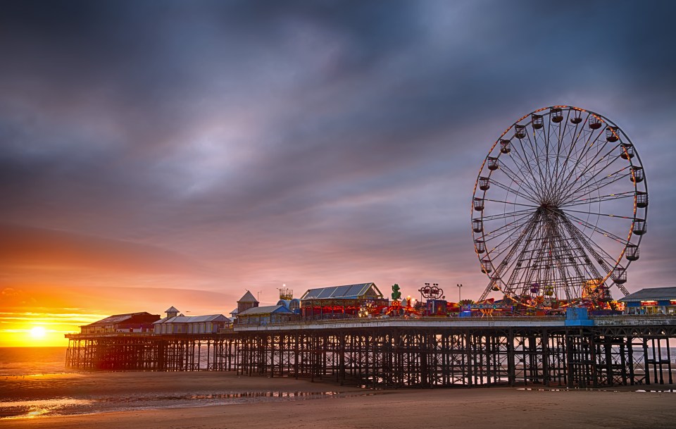  Sunset on the famous beach and pier