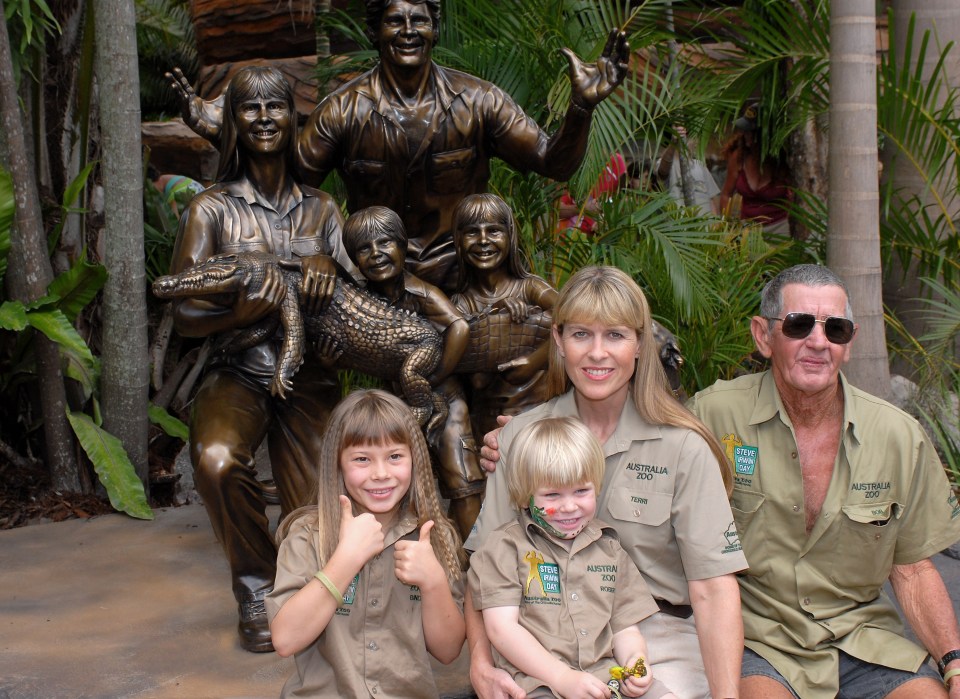  Memorial ... Bindi, brother Robert, mum Terri and grandad Bob in 2007, the year after Steve's death