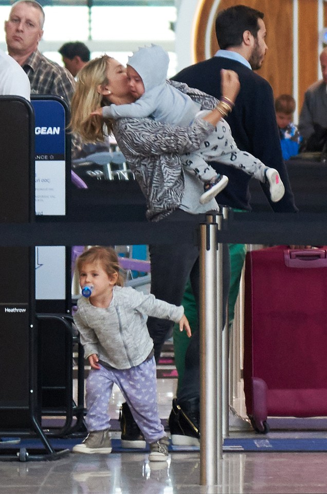 EXC: CHRIS HEMSWORTH AND FAMILY AT HEATHROW AIRPORT