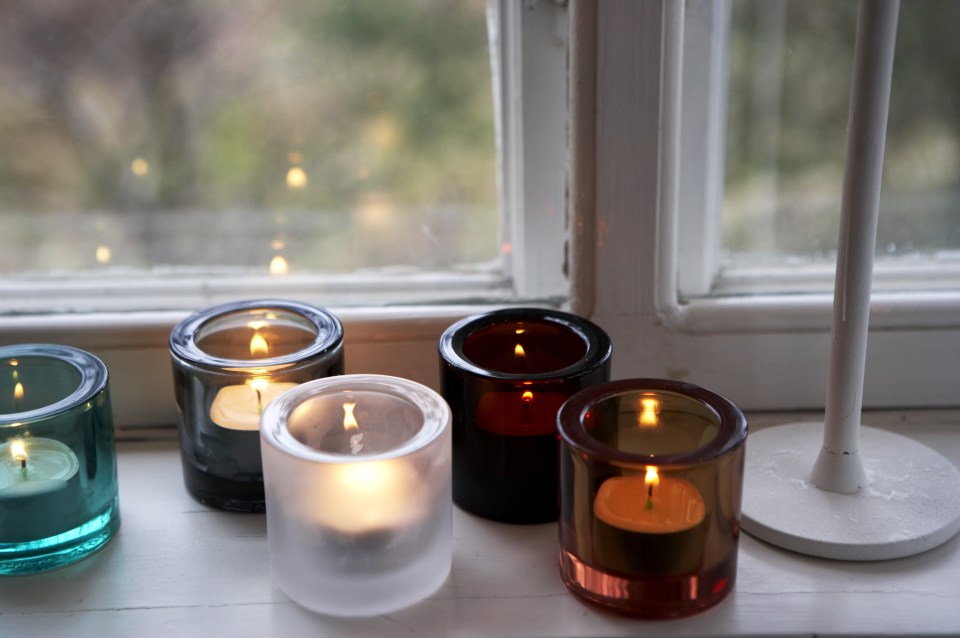  Another scent that spiders detest is cinnamon, so invest in a few whiffy candles