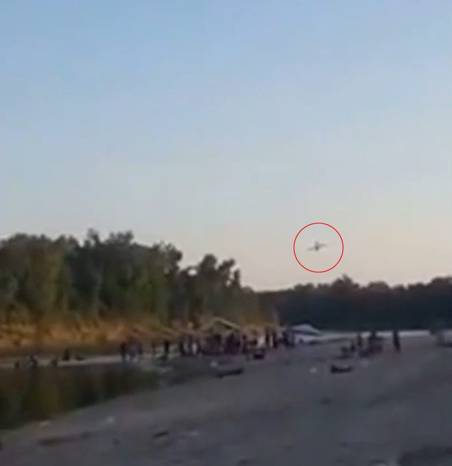  The plane crashed into a river in Texas after falling from the sky in front of horrified onlookers