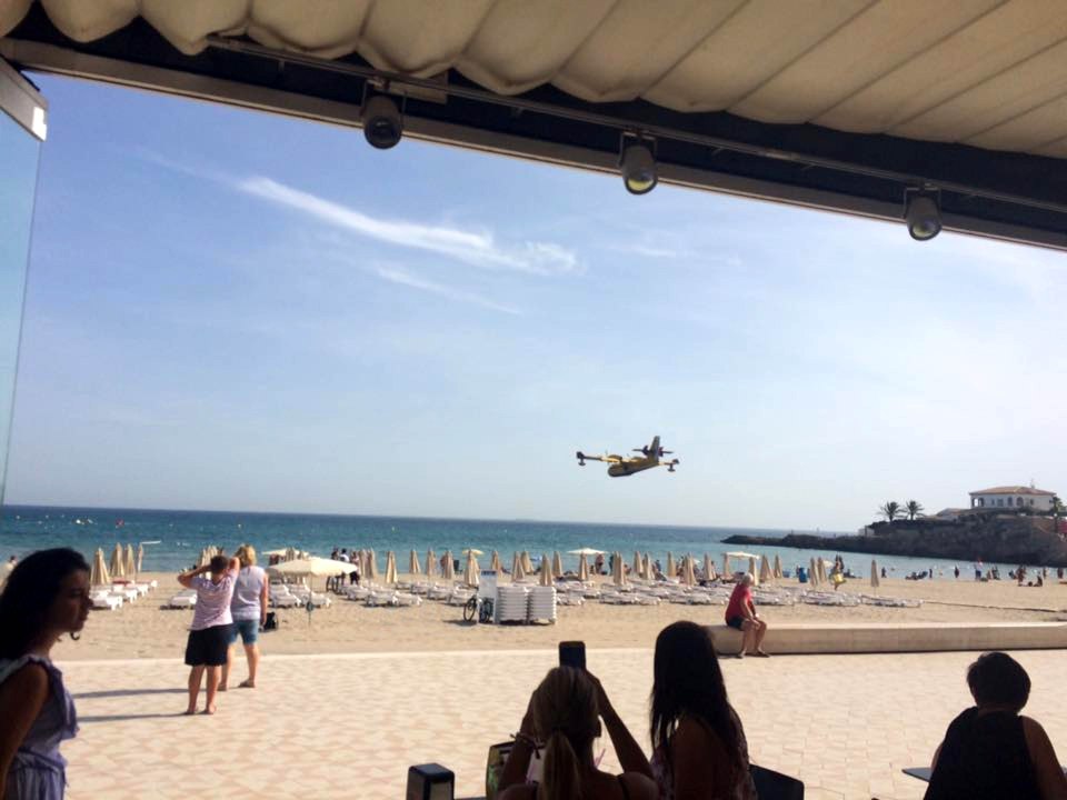  A fire plane over the beach in Javea yesterday