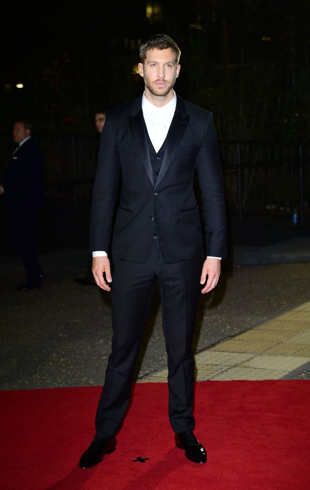  Calvin Harris flew solo on the red carpet