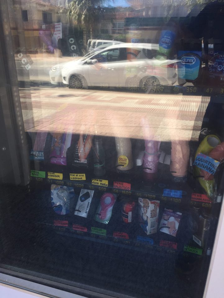  The vending machine shocked the holiday makers