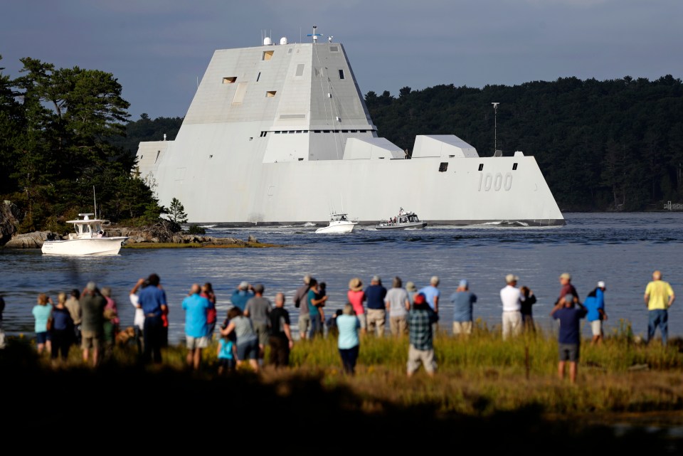  Despite its size, the warship is 50 times harder to detect than current destroyers thanks to its angular shape and other design features