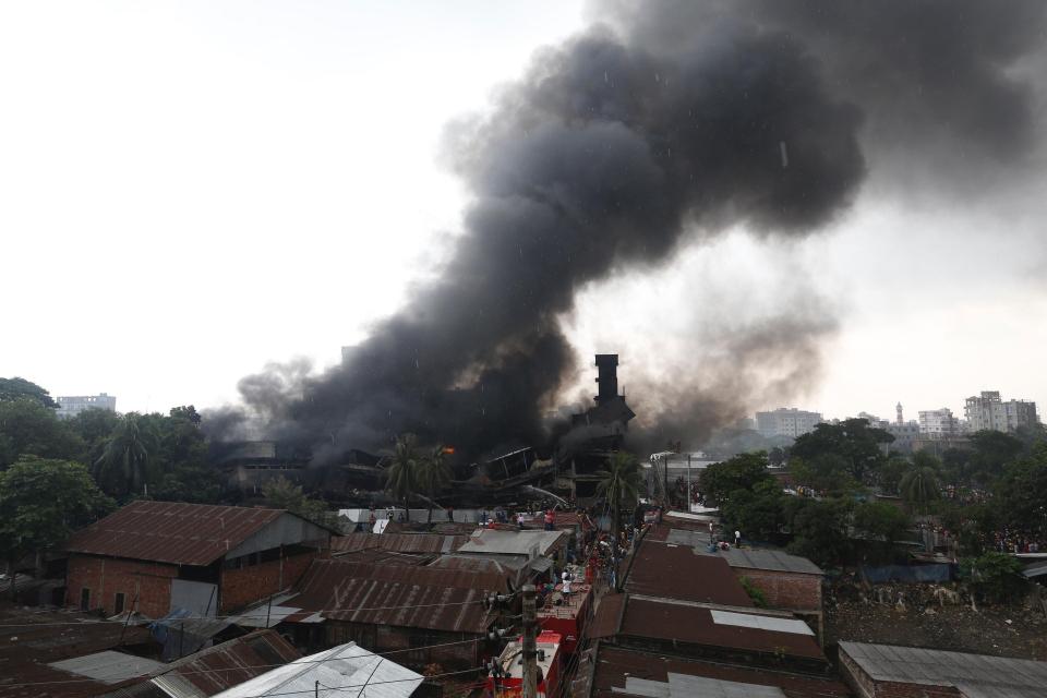  Black smoke fills the air as the fire raged on in Bangladesh this morning