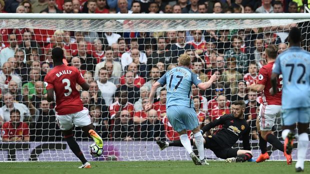 Kevin de Bruyne beats David De Gea to give City the elad