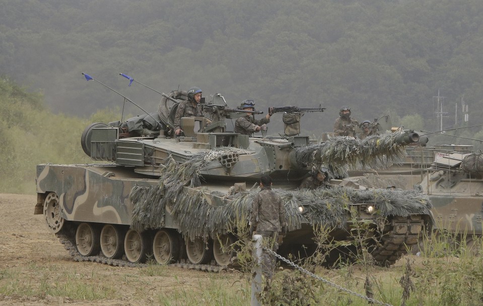  South Korean army tanks have moved into position along the border