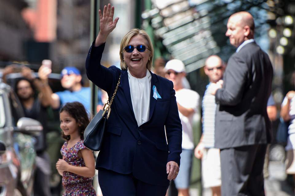  Hillary Clinton was diagnosed with walking pneumonia recently