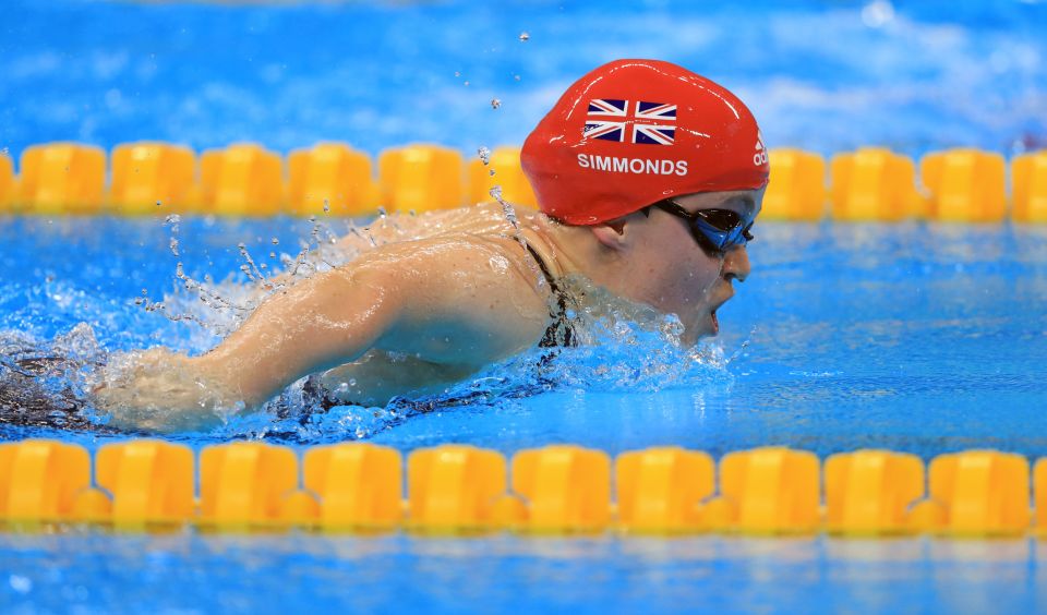  Ellie Simmonds set a new world record in successfully defending her gold from 2012