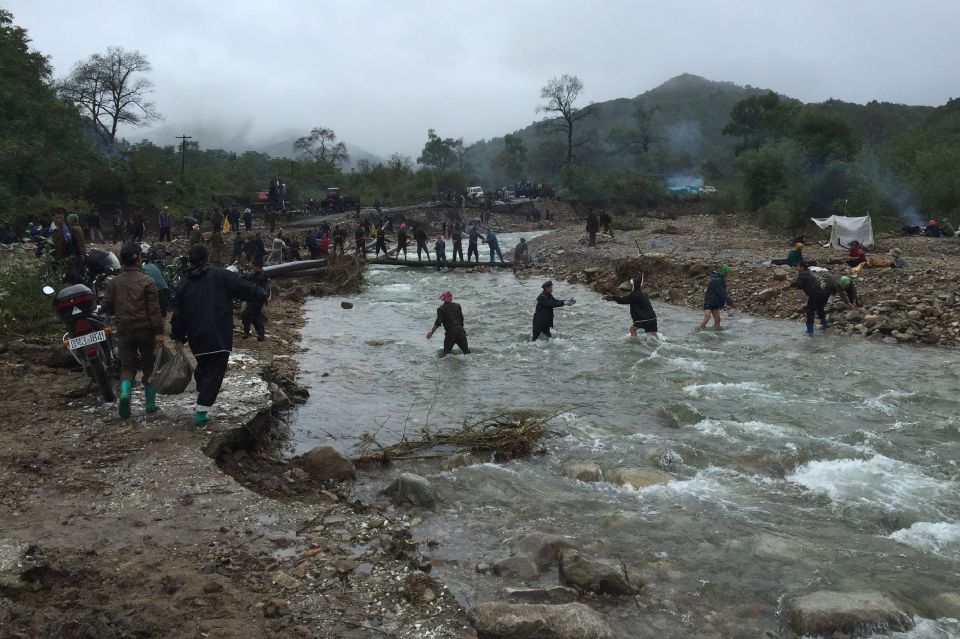  Villagers attempt to repair roads from Chongjing to Musan in North Hamyong province