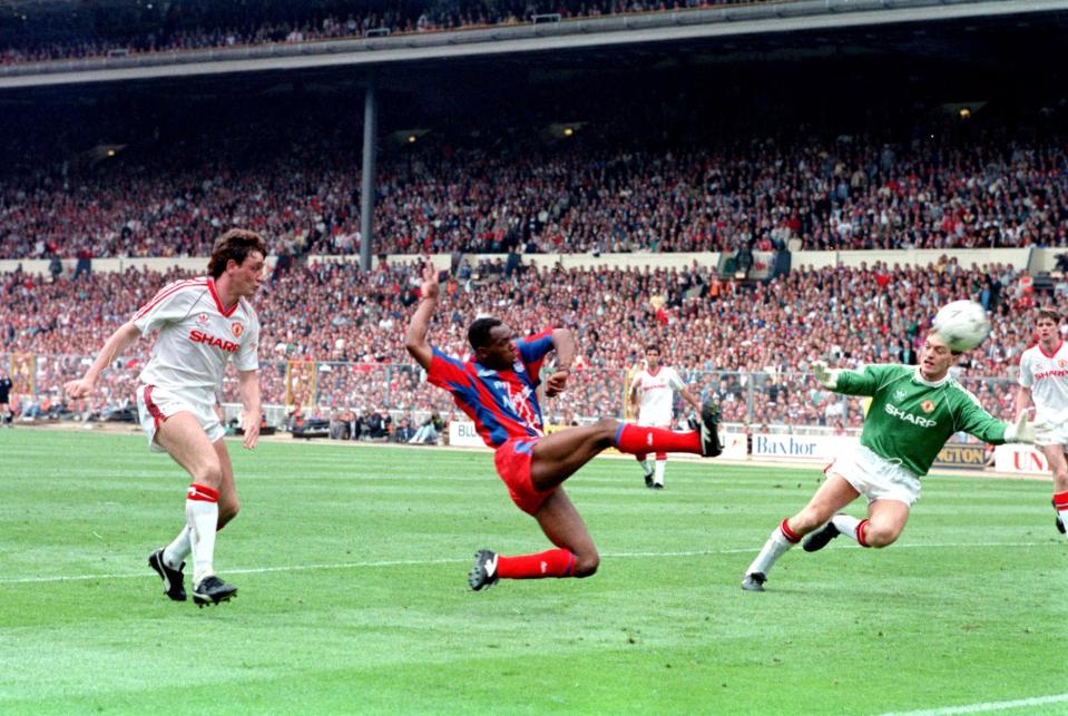 Ian Wright scoring for Crystal Palace in the FA cup final against Manchester United 