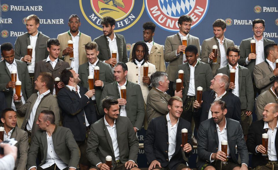  Even Bayern Munich's stars love a Thursday beer watching the football...