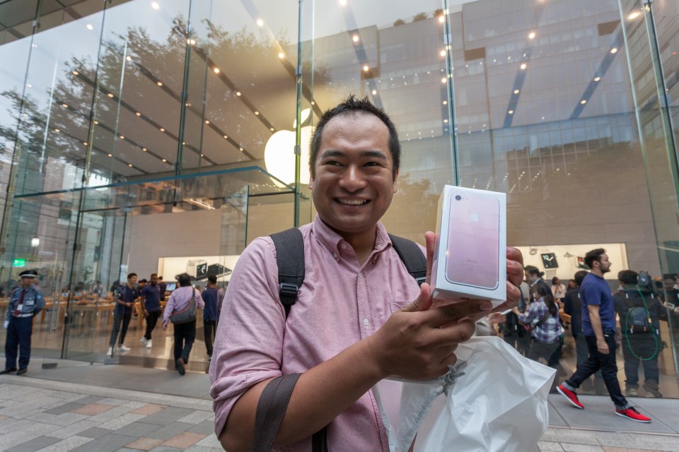  JAPAN ... Sho Inowe poses with his new iPhone 7 in Tokyo, Japan